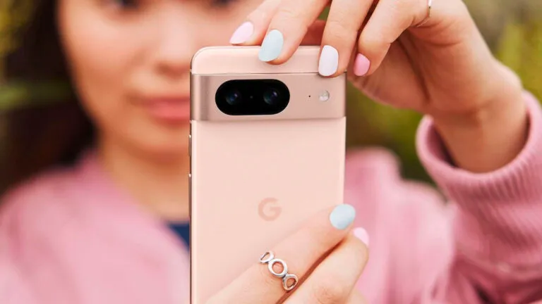 Google Pixel 8a battery listed on BIS, can be launched in India along with global Recently there was news that the company may unveil Pixel 8a during the Google I/O event. Today a big leak has come to light regarding this phone. The battery of Google Pixel 8a is listed on the Bureau of Indian Standards i.e. BIS. In such a situation, we can hope that this phone can be launched globally as well as in India. This phone is listed on BIS with model number GVYZZ, which has earlier been called Pixel 8a in many other listings. This BIS listing of Google Pixel 8A is of today i.e. 21st March only. The mobile phone has surfaced on this Indian certification site with model number GVYZ7. Here we have got information about the battery of Google Pixel 8a phone which will be a lithium battery. It is worth noting that last year around this time, Pixel 8 Pro smartphone was listed on BIS with model number GUKD8. Let us tell you that recently the battery capacity of Pixel 8A was also revealed on UL Demko Certification. This certification may have a 4,558mAh rated battery. Which can be up to 5,000mAh battery during launch. Google Pixel 8a Battery As far as the battery of Pixel 8a is concerned, earlier the company had given a 4,410 mAh battery in Pixel 6a, whereas the company had introduced Pixel 7a with 4,385mAh battery. Now the Pixel 8a is coming with an even bigger battery. Recently, Google's new battery was certified in UL Demko listing which was a 4,558mAh rated battery. In such a situation, it is expected that the same battery will be seen in Pixel 8A. Google Pixel 8a India Launch (Expected) The company has not yet given any official information regarding Pixel 8A, but the Google I/O 2024 event is going to start on May 14. In such a situation, it is being speculated that this Pixel smartphone can also be announced in the Indian market on the same day. Google will organize this big event in California on May 14, which will also be broadcast live in India. Google Pixel 8a Specifications (Leaked) Display: Google Pixel 8A smartphone can be launched on a 6.1-inch FullHD+ display with 2400 x 1080 pixel resolution. This screen can be made on OLED panel on which 120Hz refresh rate and 1800nits brightness can be supported. It is discussed that in-display fingerprint sensor will also be available in the phone. Performance: Pixel 8a mobile phone can be launched in the market with Google's own powerful chipset Tensor G3. The phone can have 8GB LPDDR5X RAM and 128GB UFS 3.1 storage and Mali-G715 GPU can be given in it for graphics. Camera: Google phones are known to be strong when it comes to cameras. The leak states that the Pixel 8a phone can come with a 64MP Sony IMX787 lens and a 13MP ultra-wide-angle lens. At the same time, a 13MP Sony IMX712 lens camera can be available for selfie and video calling.